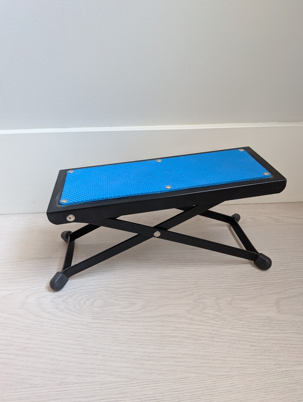 ⭐ Adjustable Black Guitar Foot Rest Stool with Blue Grip Pad